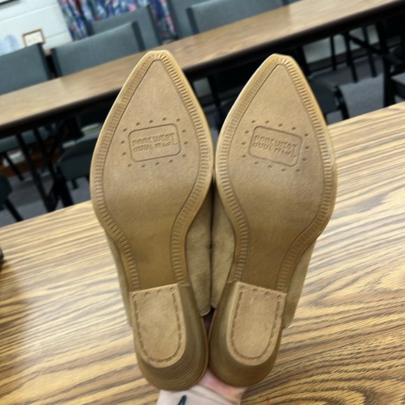 NWT Code West Womens Tan Suede Text Me Slip On Pointed Toe Heeled Shoe Size 8M - Picture 8 of 9